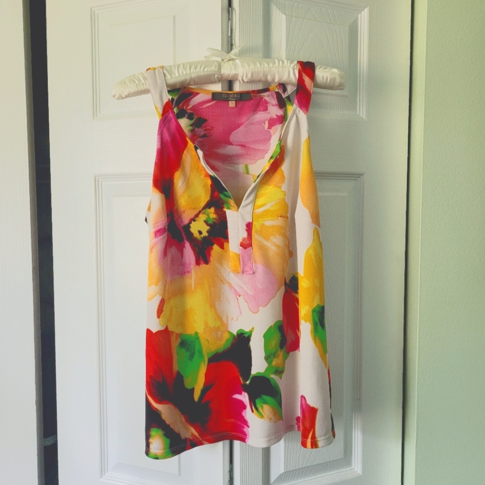 Cute colorful top!